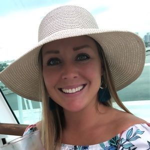 Meet your Posher, Danielle